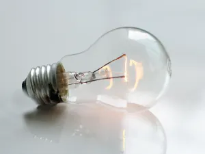 reducir consumo de energía en el hogar con bombillas bajo consumo