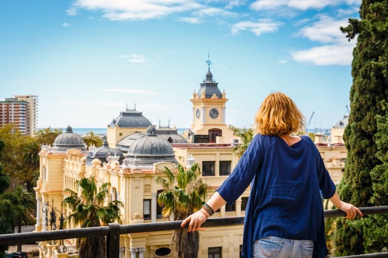 Señora jubilada en la Costa del Sol